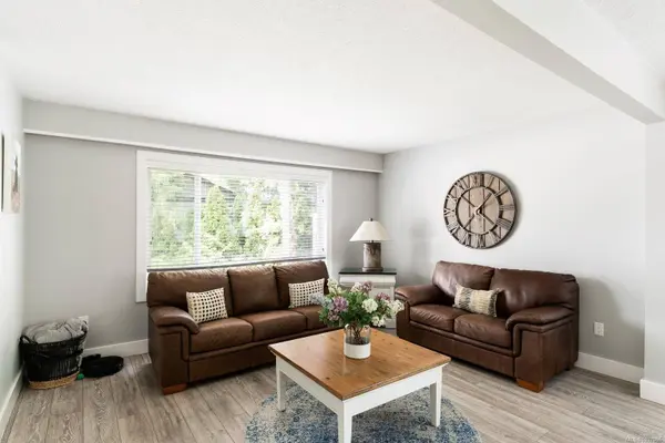 1018 Elstree Close, Central Saanich, BC V8M 1A4