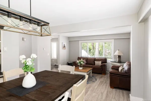 1018 Elstree Close, Central Saanich, BC V8M 1A4