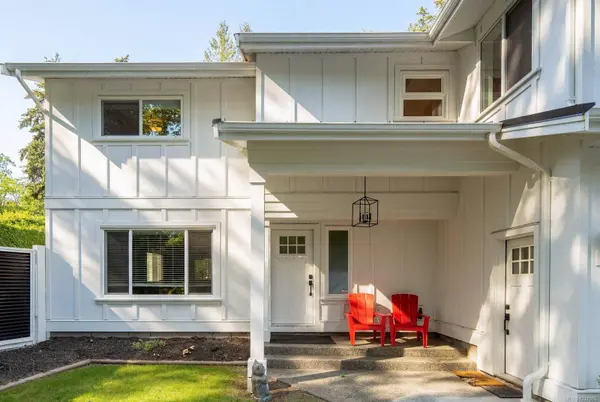 1018 Elstree Close, Central Saanich, BC V8M 1A4