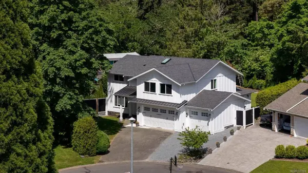 1018 Elstree Close, Central Saanich, BC V8M 1A4