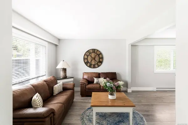1018 Elstree Close, Central Saanich, BC V8M 1A4