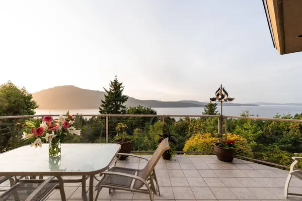 11406 Sycamore Dr, North Saanich, BC V8L 5J9