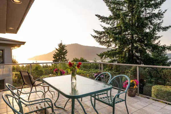 11406 Sycamore Dr, North Saanich, BC V8L 5J9