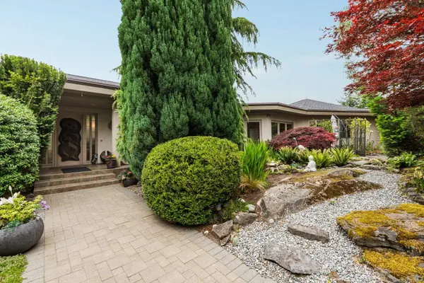11406 Sycamore Dr, North Saanich, BC V8L 5J9