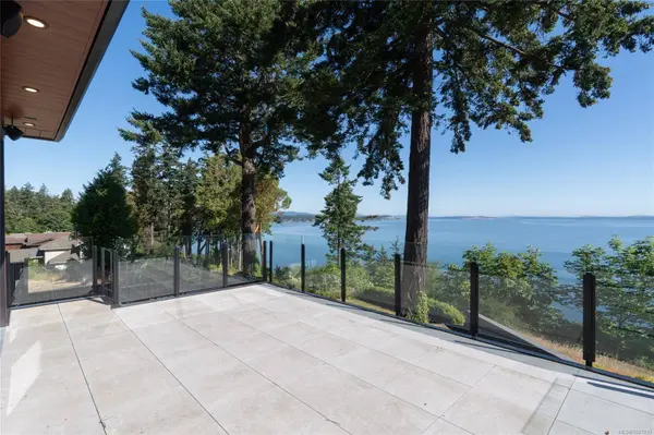 4599 Cordova Bay Rd, Saanich, BC V8Y 2K1