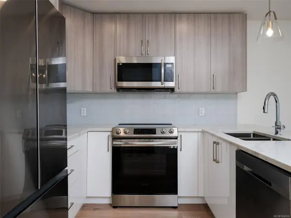 7098 Wallace Dr ##203, Central Saanich, BC V8M 1G9