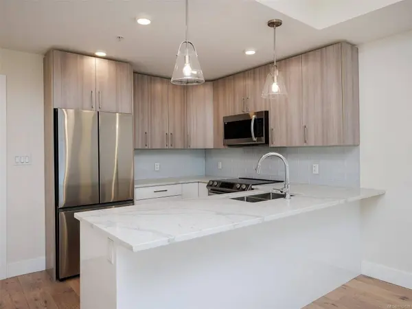 7098 Wallace Dr ##203, Central Saanich, BC V8M 1G9