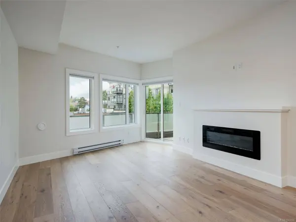 7098 Wallace Dr ##203, Central Saanich, BC V8M 1G9