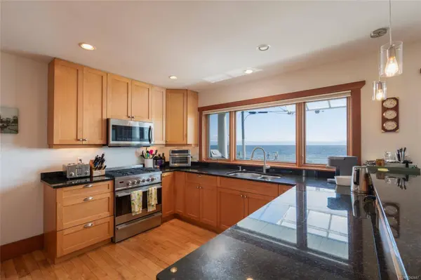 338 Dallas Rd ##1, Victoria, BC V8V 1A8