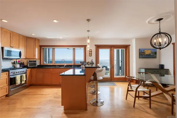 338 Dallas Rd ##1, Victoria, BC V8V 1A8