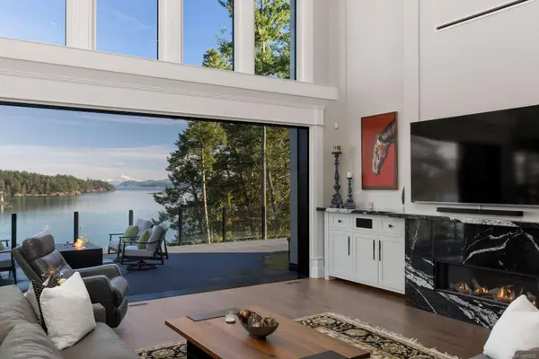 10865 Fernie Wynd Rd, North Saanich, BC V8L 5H8
