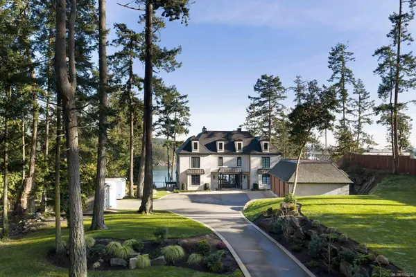 10865 Fernie Wynd Rd, North Saanich, BC V8L 5H8