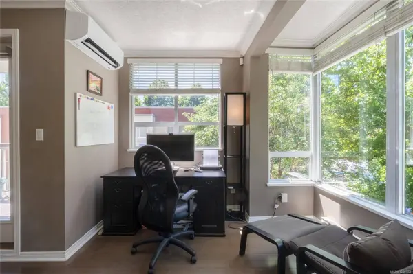 380 Waterfront Cres ##201, Victoria, BC V8T 5K3