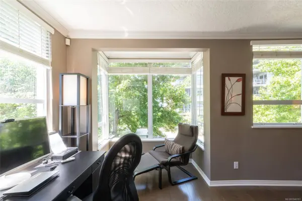 380 Waterfront Cres ##201, Victoria, BC V8T 5K3