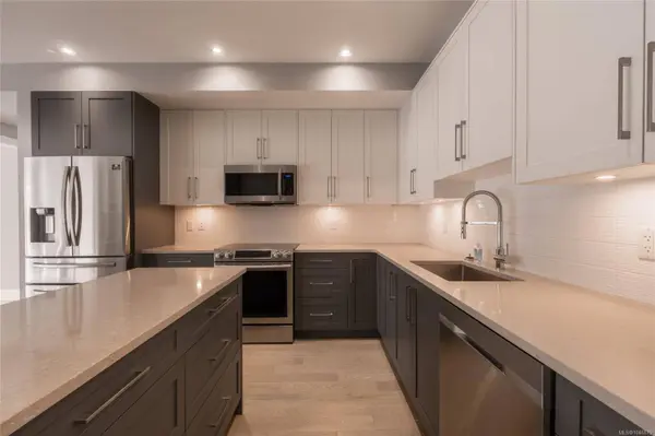 2526 Bevan Ave ##302, Sidney, BC V8L 1W3