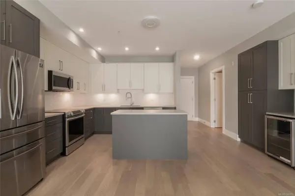 2526 Bevan Ave ##302, Sidney, BC V8L 1W3