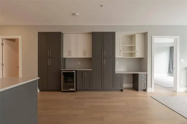 2526 Bevan Ave ##302, Sidney, BC V8L 1W3