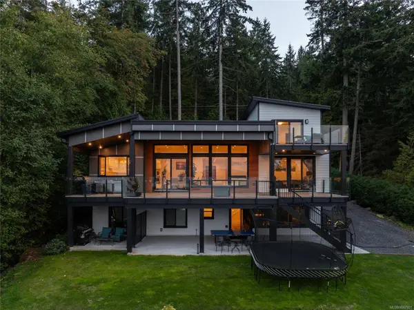 1470 Lands End Rd, North Saanich, BC V8L 5K1