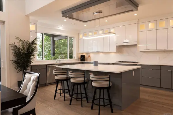 1470 Lands End Rd, North Saanich, BC V8L 5K1