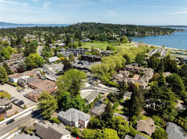 2561 Sinclair Rd, Saanich, BC V8N 1B7