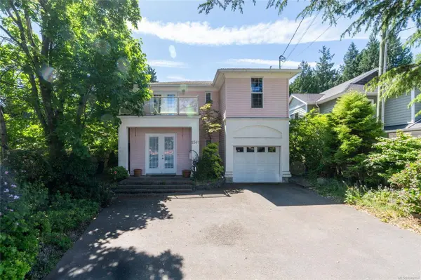 2561 Sinclair Rd, Saanich, BC V8N 1B7