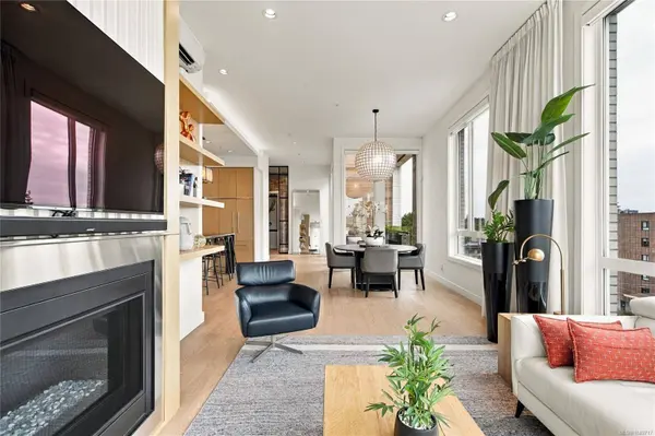1033 Cook St ##PH3, Victoria, BC V8V 0E1