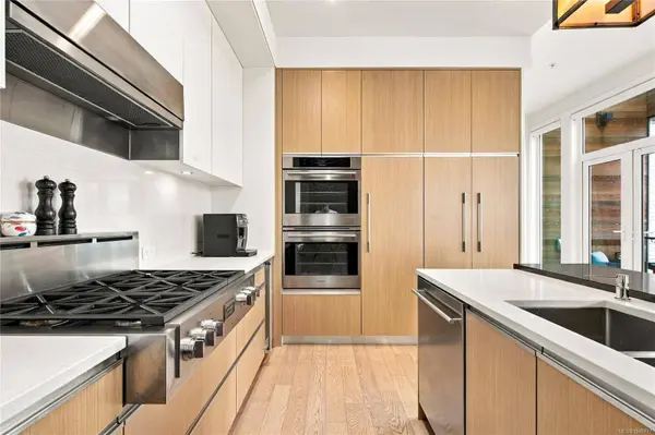 1033 Cook St ##PH3, Victoria, BC V8V 0E1