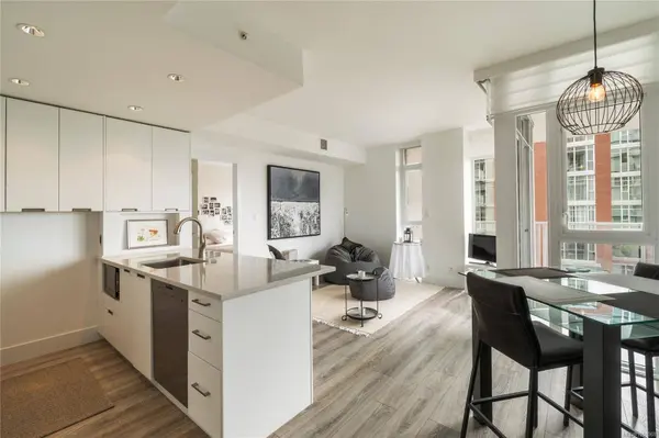 83 Saghalie Rd ##501, Victoria, BC V9A 0E7