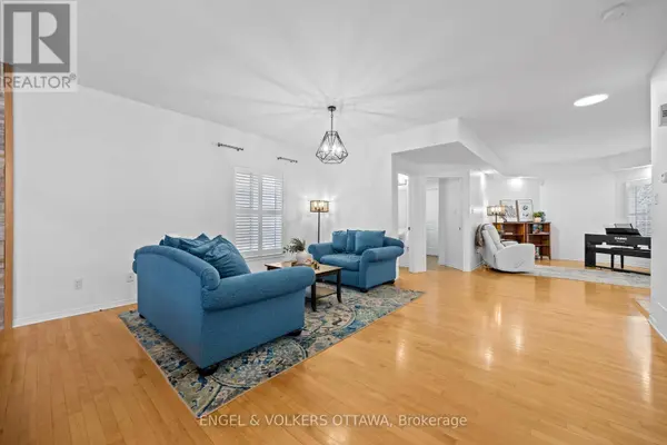 57 NEWCASTLE AVENUE, Ottawa, ON K2K3B5