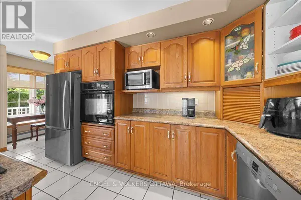 528 ST LAWRENCE STREET, North Dundas, ON K0C2K0