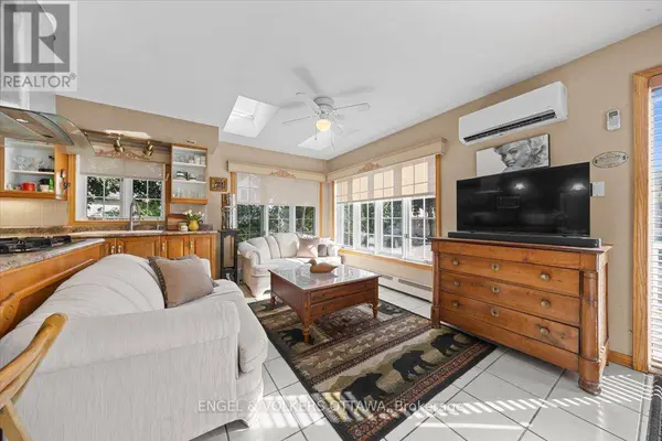 528 ST LAWRENCE STREET, North Dundas, ON K0C2K0