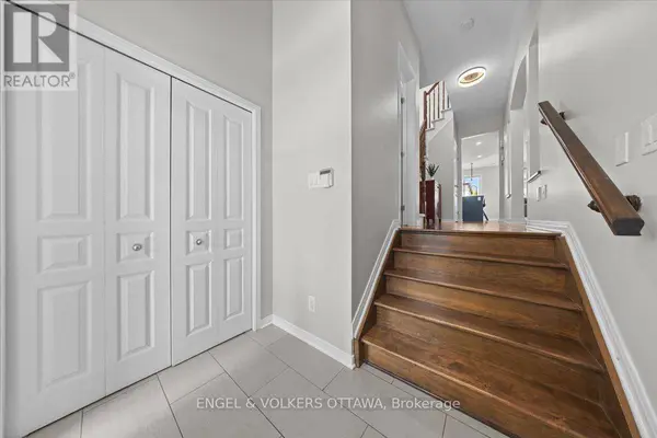 220 HARTHILL WAY, Ottawa, ON K2J0P2