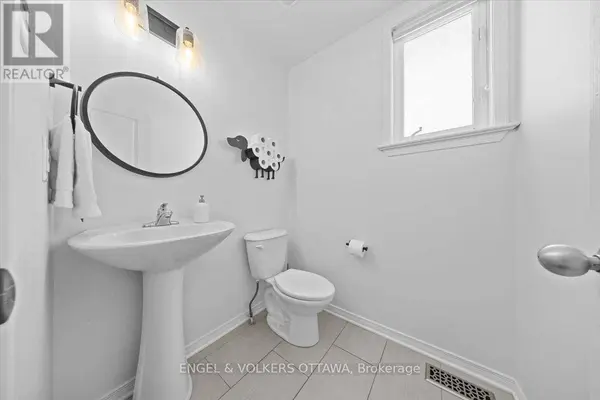 220 HARTHILL WAY, Ottawa, ON K2J0P2