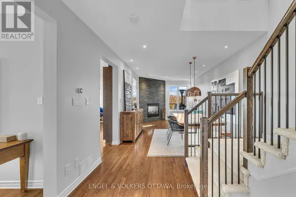 1080 NORTHGRAVES CRESCENT, Ottawa, ON K2M0C6