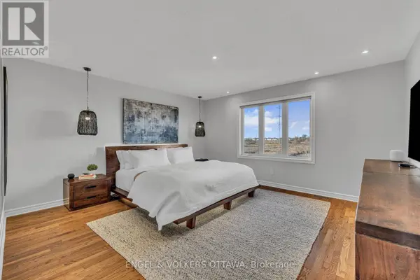 1080 NORTHGRAVES CRESCENT, Ottawa, ON K2M0C6