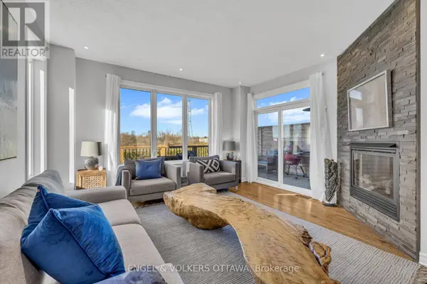 1080 NORTHGRAVES CRESCENT, Ottawa, ON K2M0C6