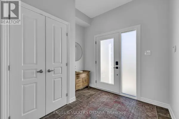 1080 NORTHGRAVES CRESCENT, Ottawa, ON K2M0C6
