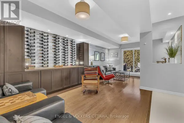 1080 NORTHGRAVES CRESCENT, Ottawa, ON K2M0C6