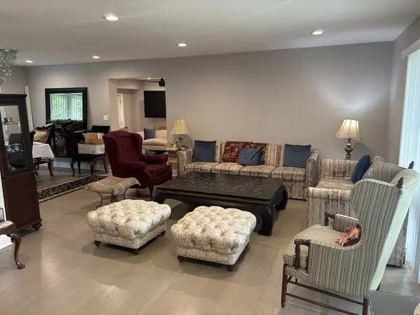 130 Birchwood RD, Northbrook, IL 60062