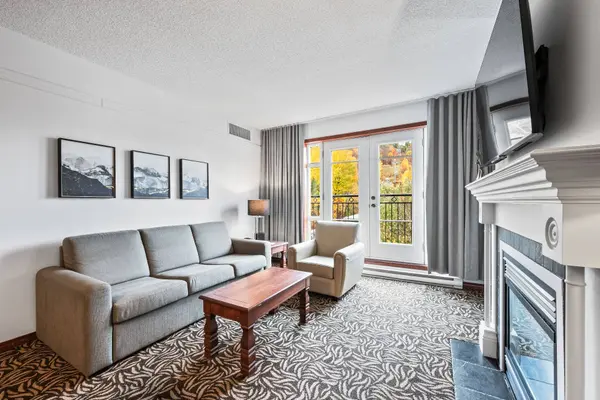 150 Ch. au Pied-de-la-Montagne #324D, Mont-tremblant, QC J8E3M2