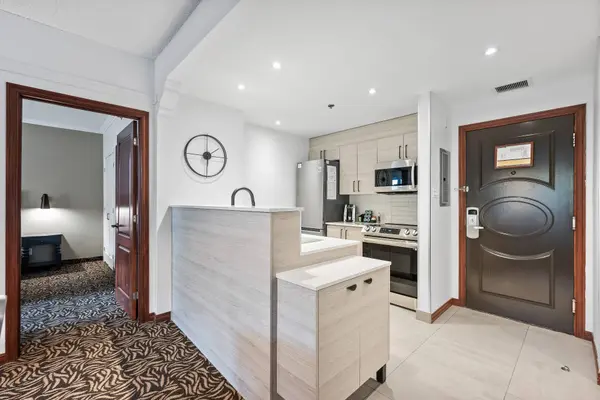 150 Ch. au Pied-de-la-Montagne #324D, Mont-tremblant, QC J8E3M2