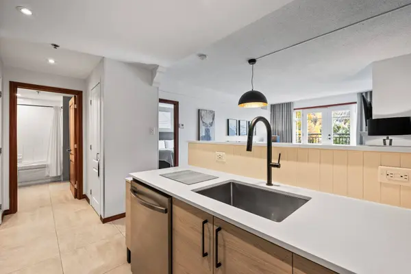 150 Ch. au Pied-de-la-Montagne #324D, Mont-tremblant, QC J8E3M2