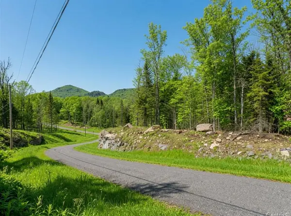 Ch. du Lièvre ##8, Val-des-lacs, QC J0T2P0