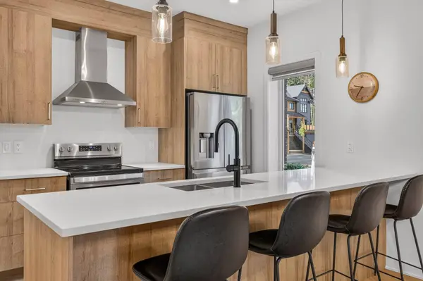 583 Rue Charlie-Forbell, Mont-tremblant, QC J8E0N6
