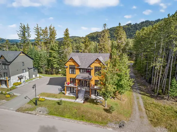 583 Rue Charlie-Forbell, Mont-tremblant, QC J8E0N6