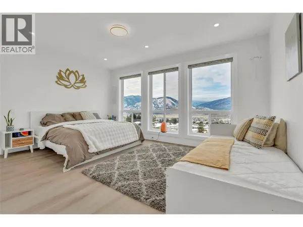 2719 HAWTHORN Drive, Penticton, BC V2A9A9
