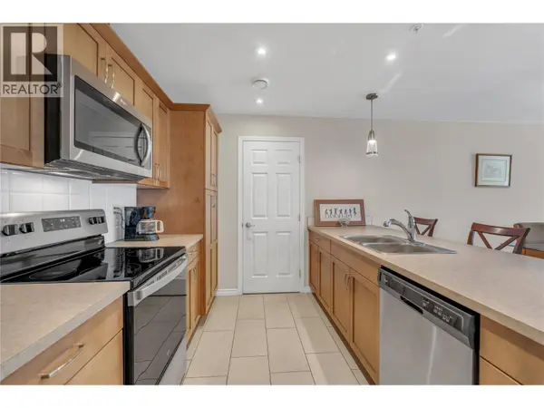 3346 SKAHA LAKE RD #804, Penticton, BC V2A6G4