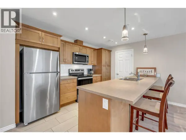 3346 SKAHA LAKE RD #804, Penticton, BC V2A6G4