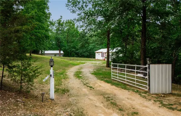 11648 Ventris Rd, Garfield, AR 72732