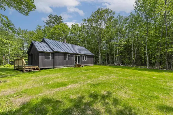 20 Armstrong LN, Cavendish, VT 05142